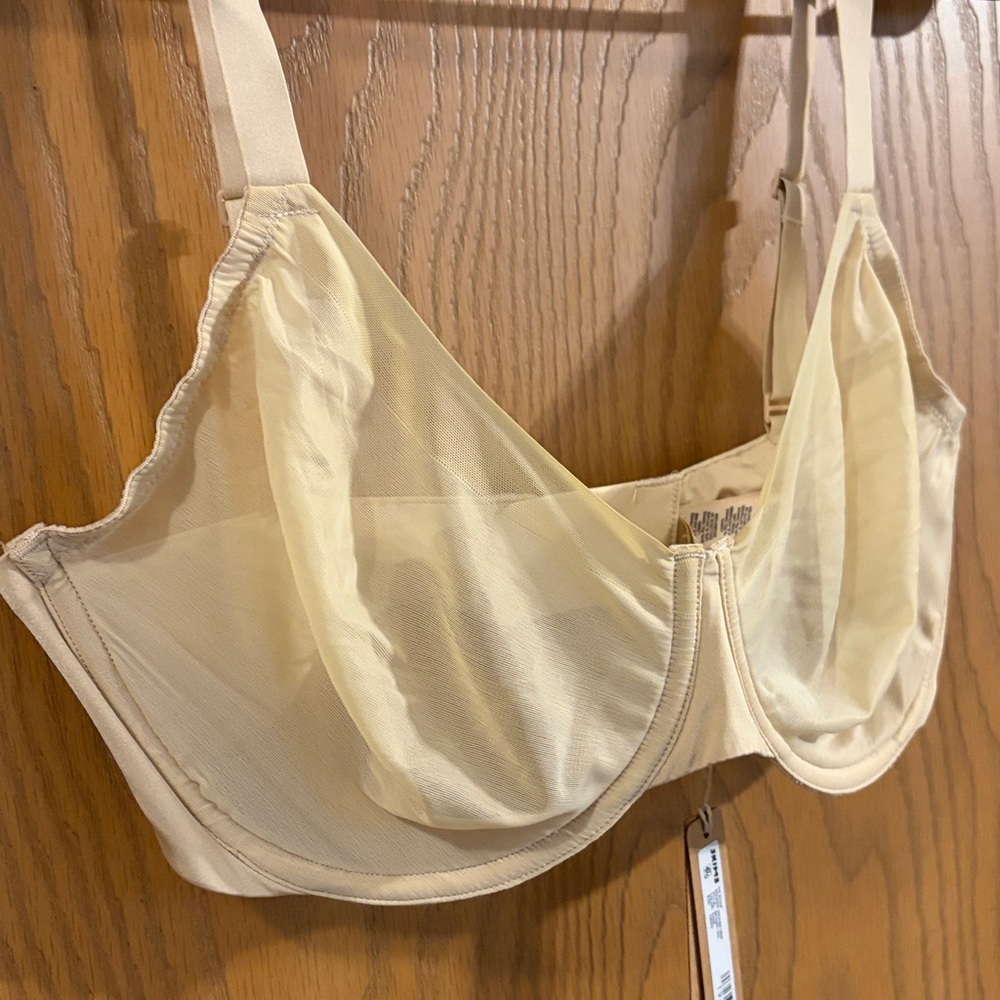 SKIMS NEW Sand Women’s No Show Unlined Molded Demi Bra 34DDD - Picture 3 of 10